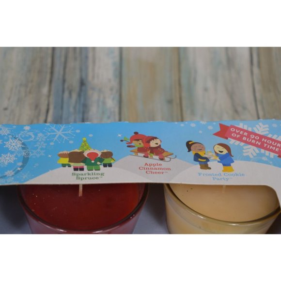 Glade Candles Winter Collection Apple Cinnamon, Frosted Cookie, Sparkling Spruce - Picture 3 of 8